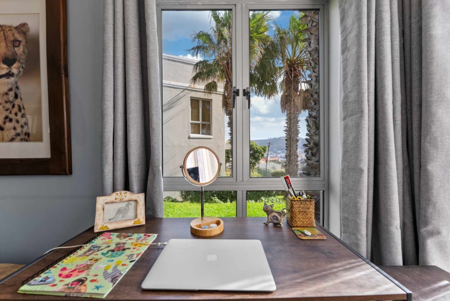 1 Bedroom Property for Sale in Vredehoek Western Cape